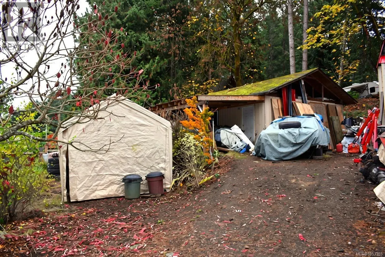 1120 Maple Bay Rd