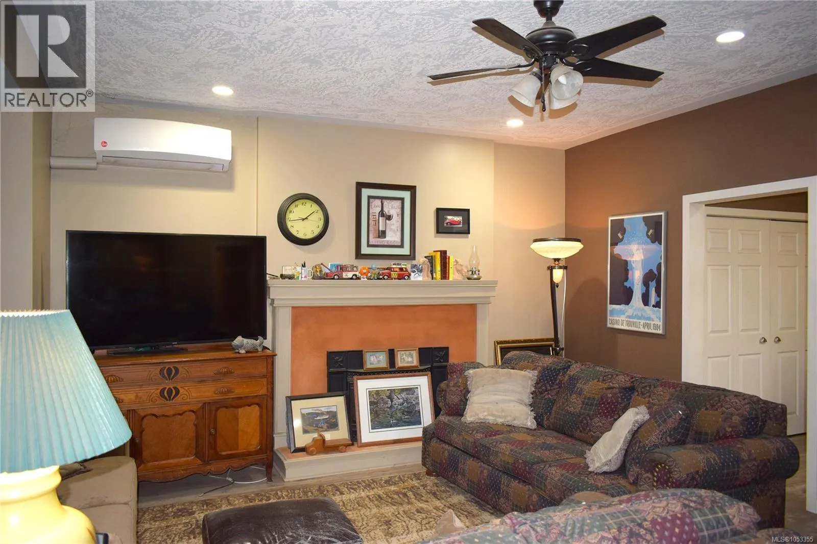 1120 Maple Bay Rd