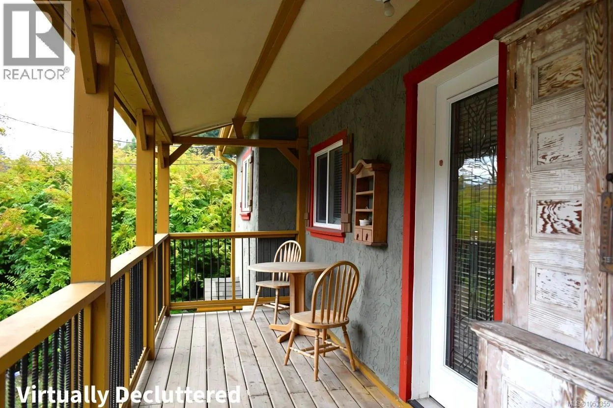 1120 Maple Bay Rd
