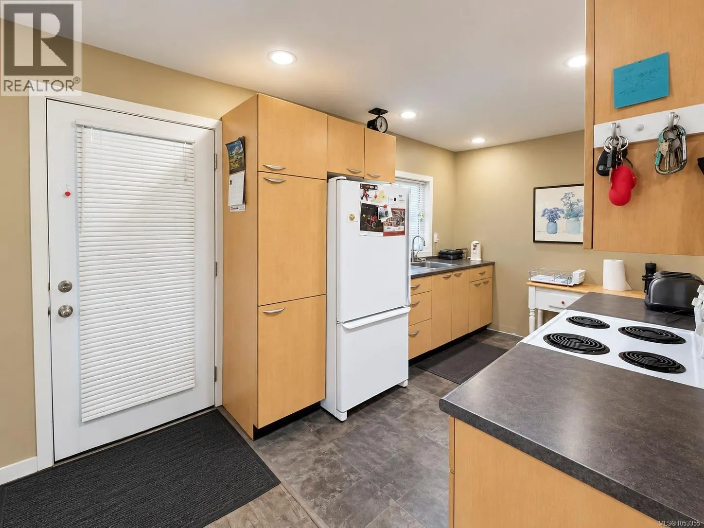1120 Maple Bay Rd