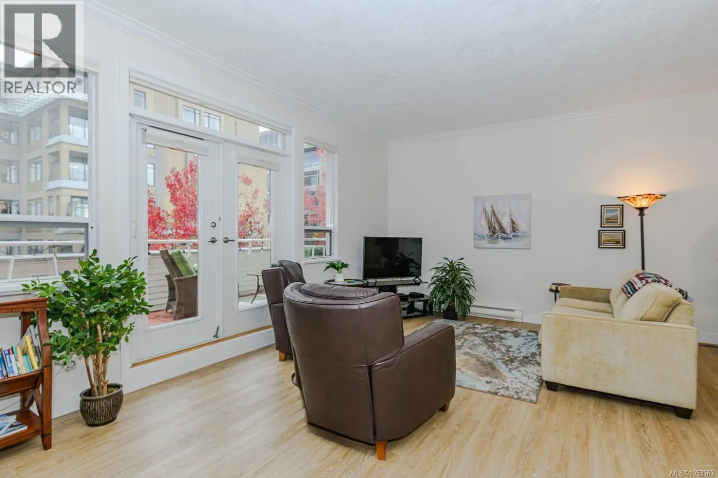 403 380 Waterfront Cres