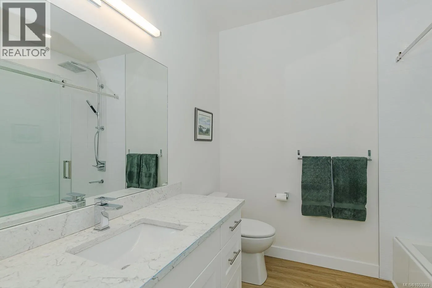 403 380 Waterfront Cres