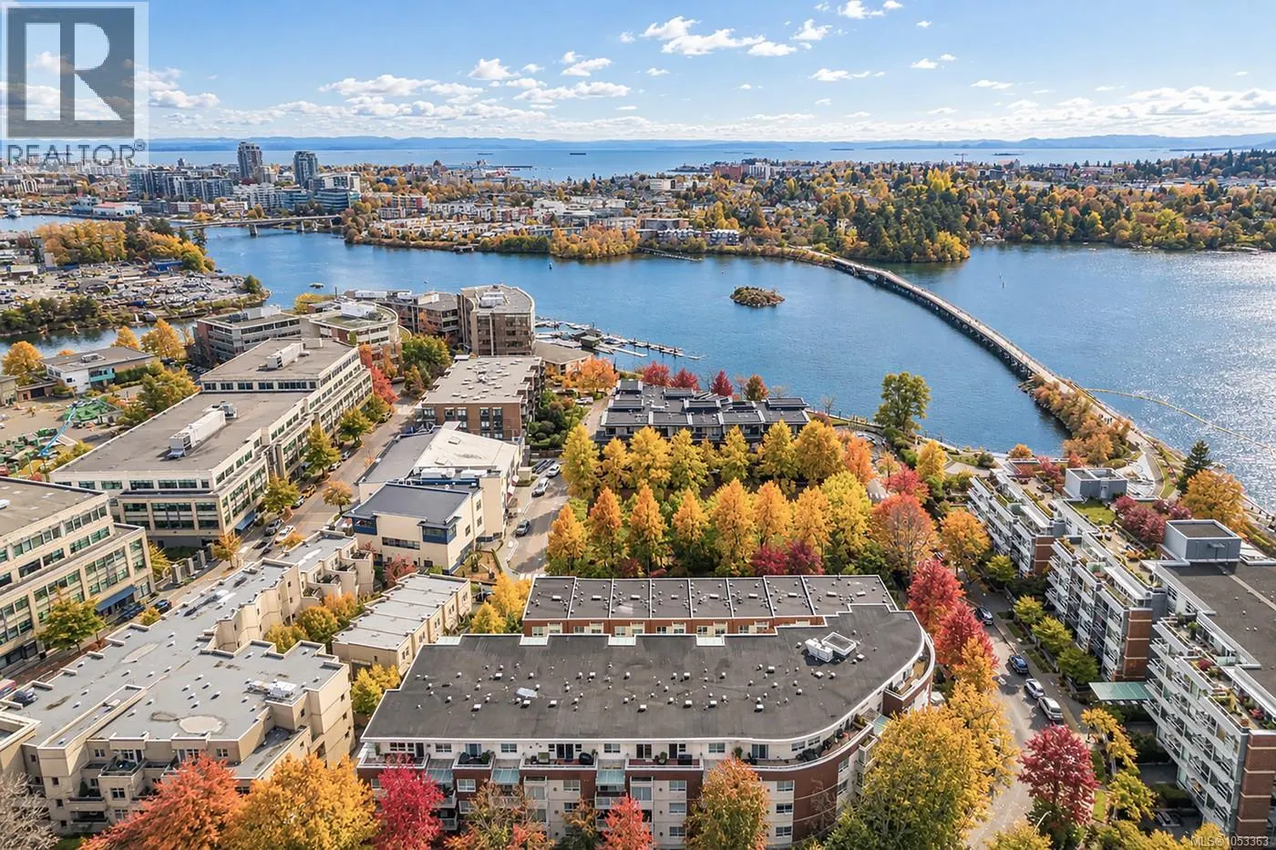 403 380 Waterfront Cres