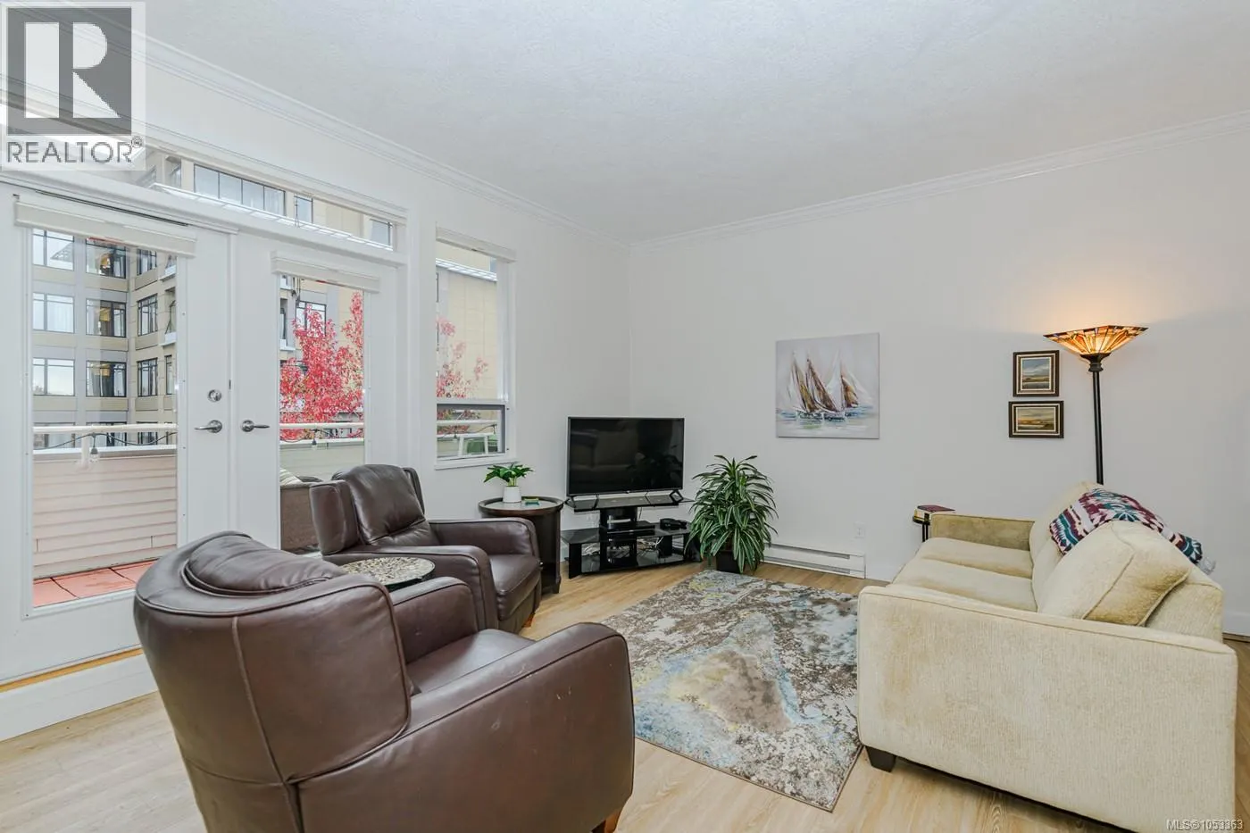 403 380 Waterfront Cres