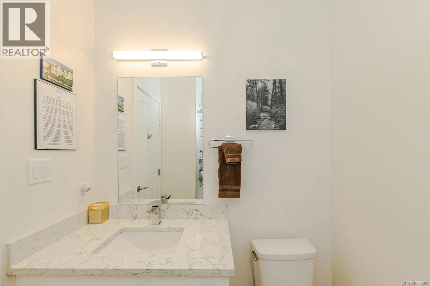 403 380 Waterfront Cres