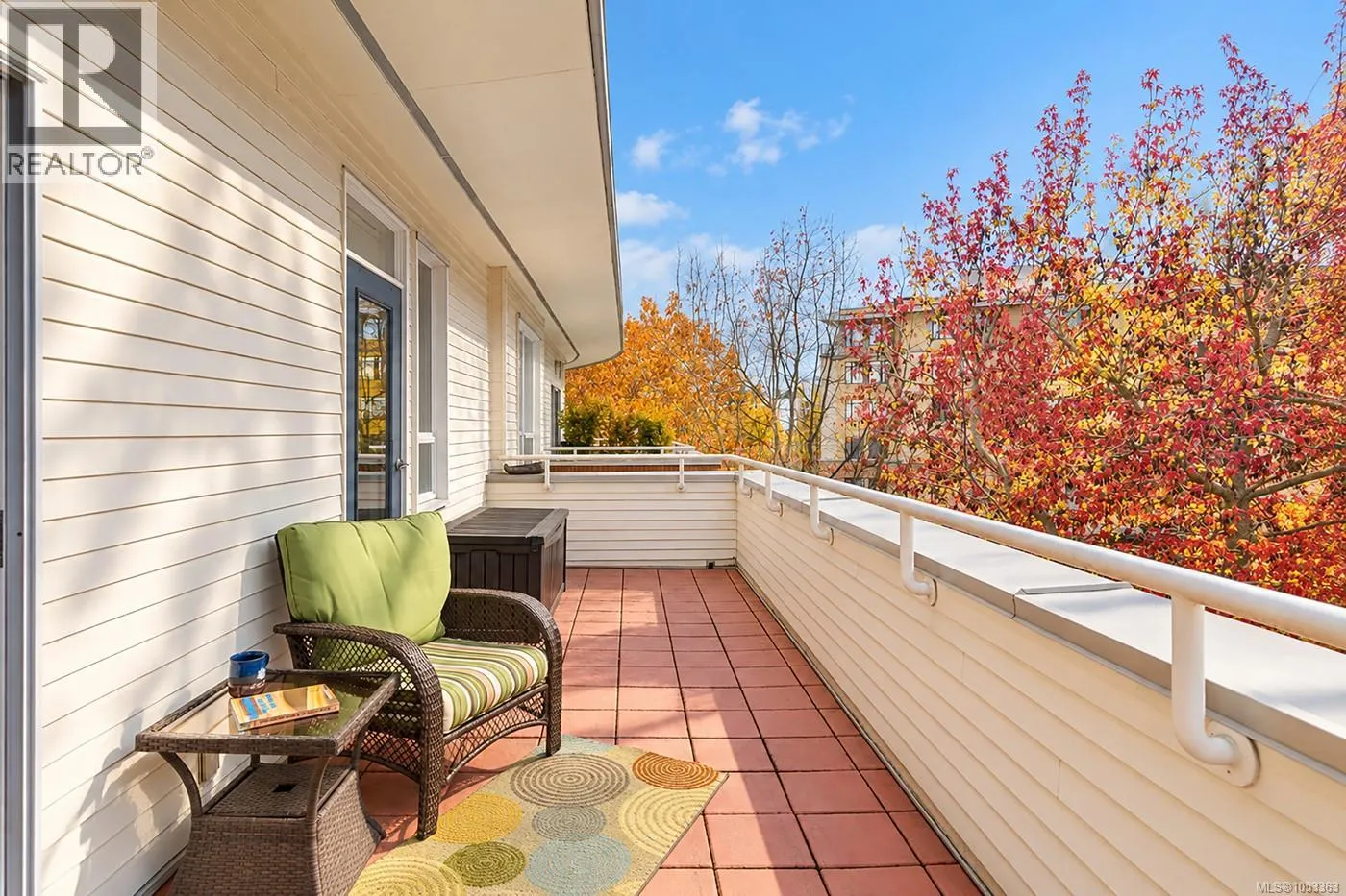 403 380 Waterfront Cres
