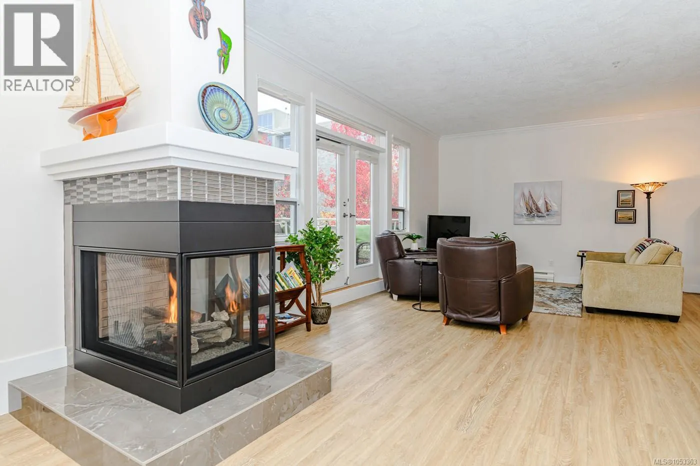 403 380 Waterfront Cres