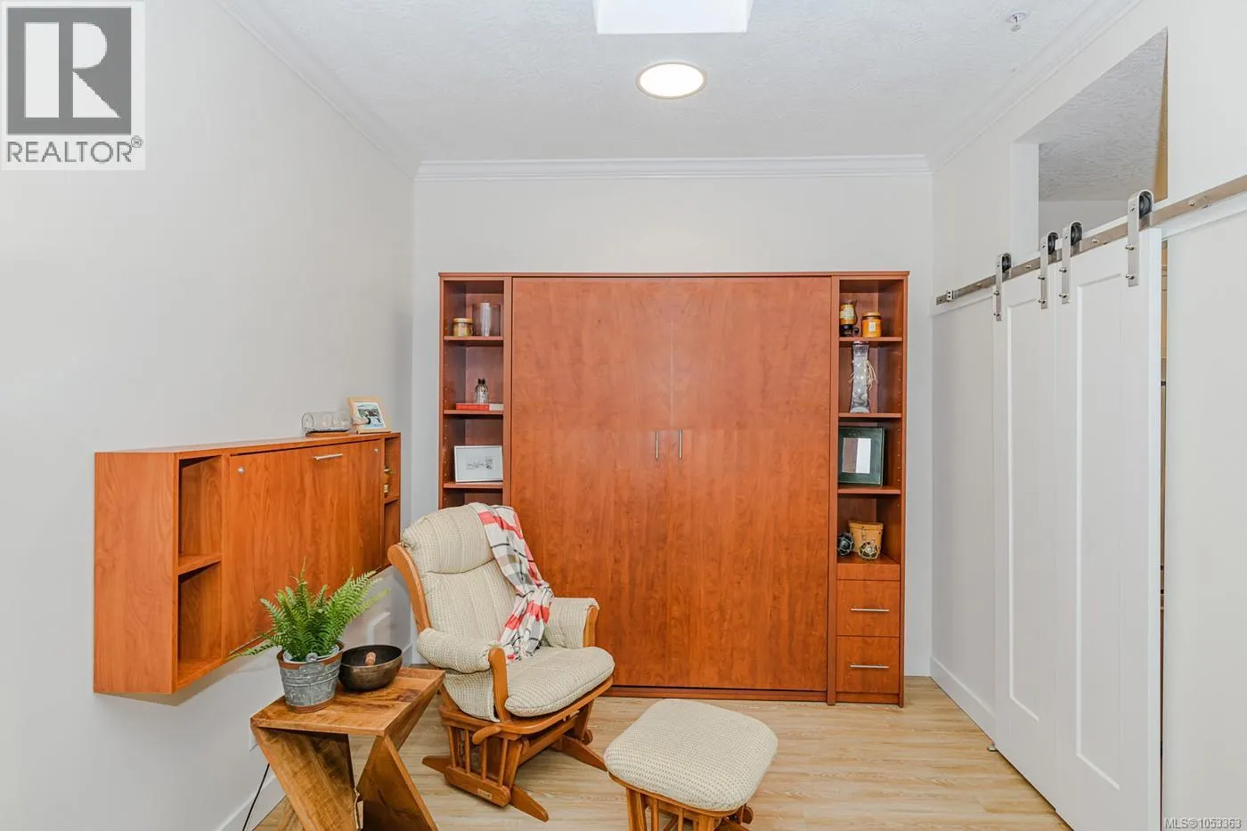 403 380 Waterfront Cres