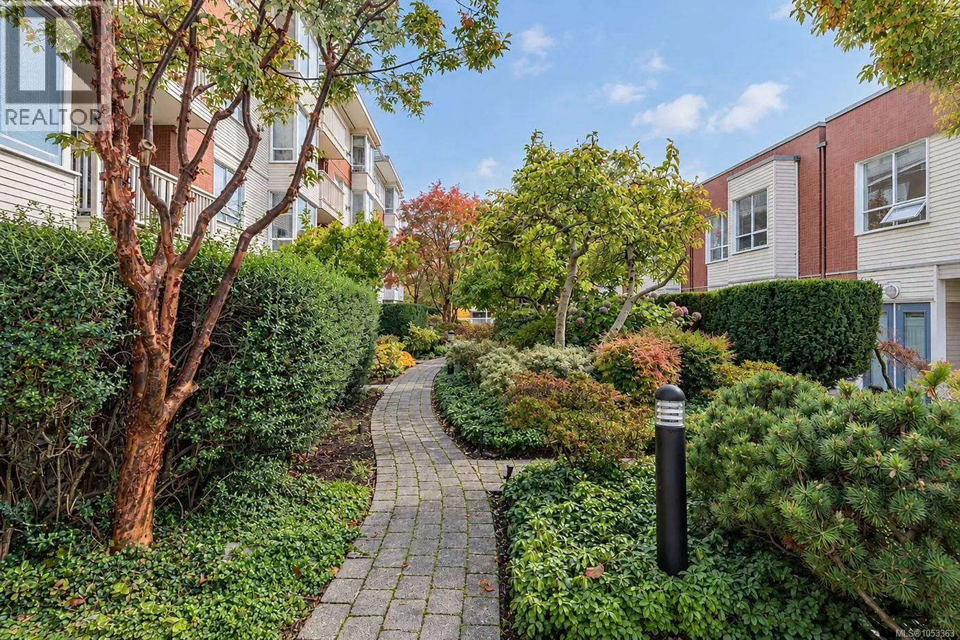403 380 Waterfront Cres