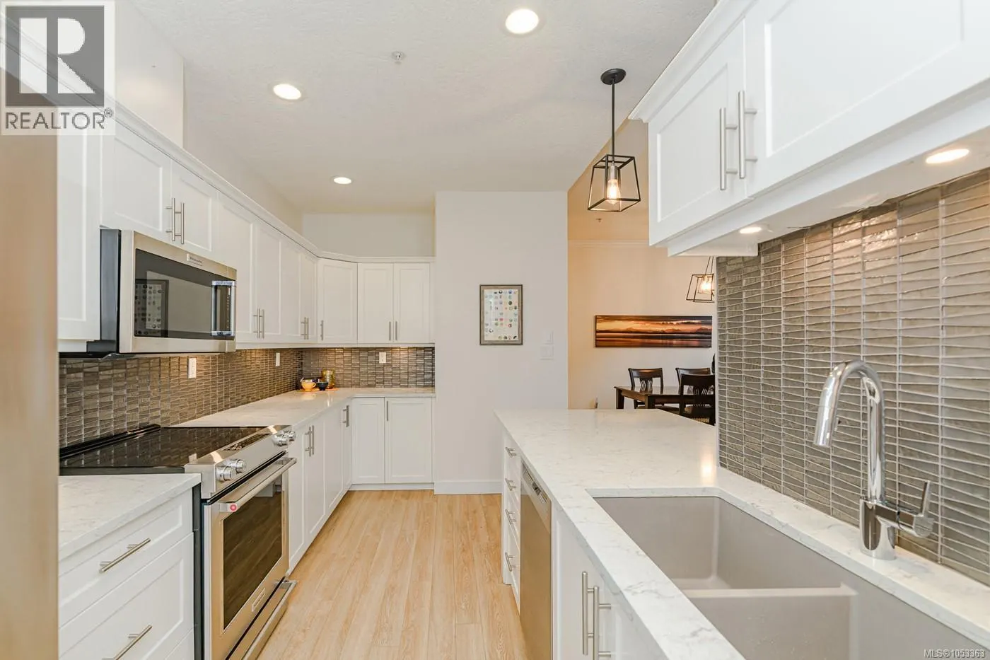 403 380 Waterfront Cres