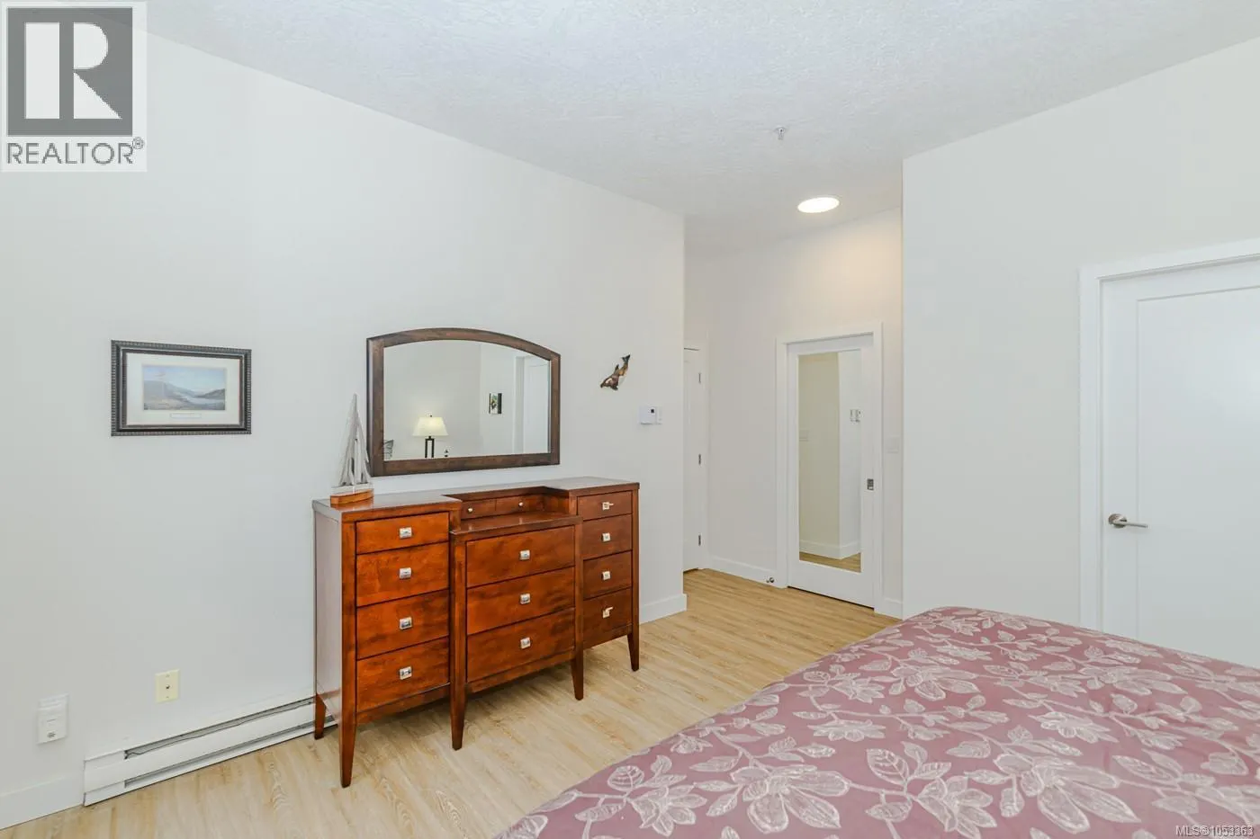 403 380 Waterfront Cres