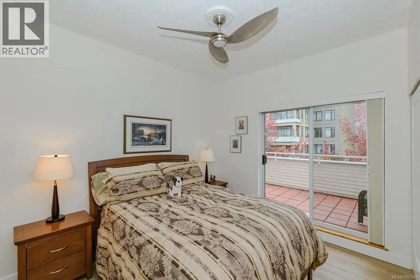 403 380 Waterfront Cres