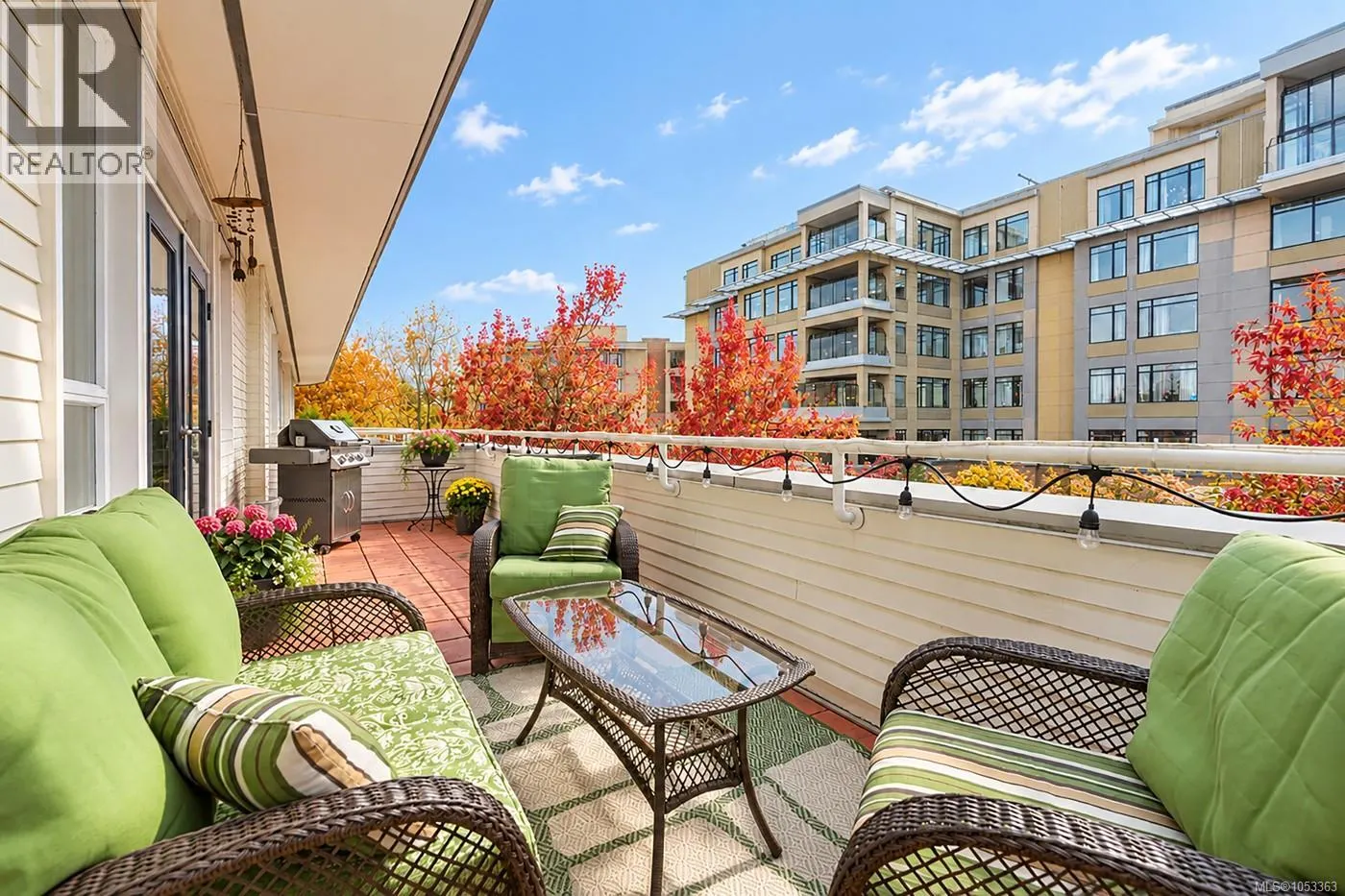 403 380 Waterfront Cres