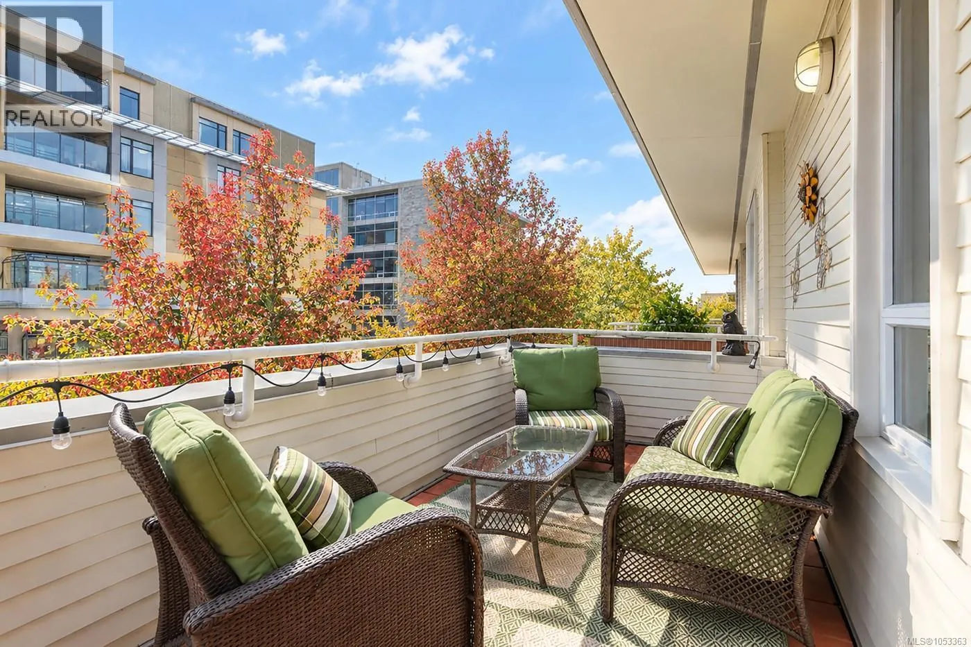 403 380 Waterfront Cres