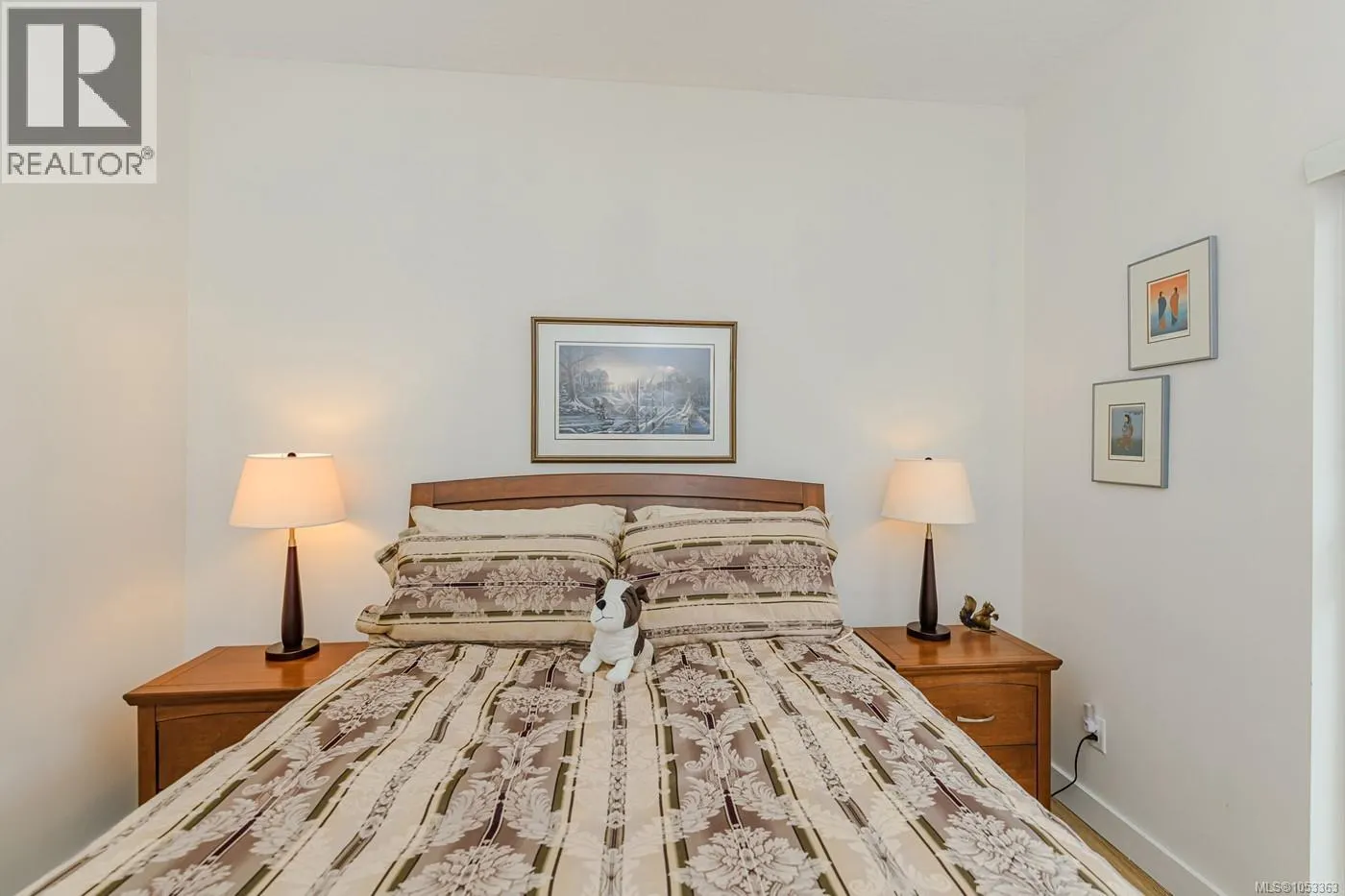 403 380 Waterfront Cres