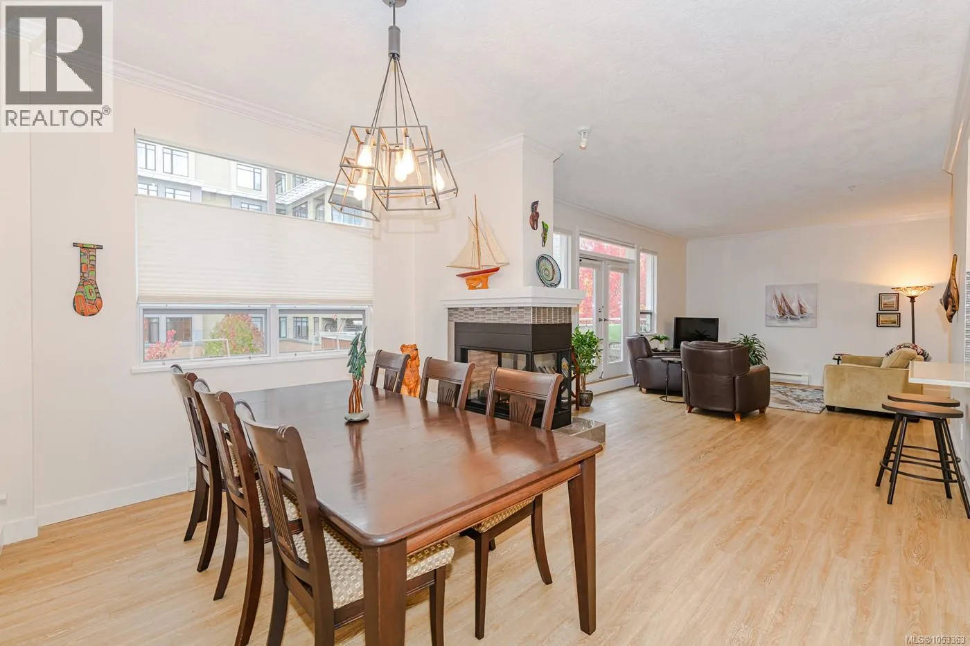 403 380 Waterfront Cres