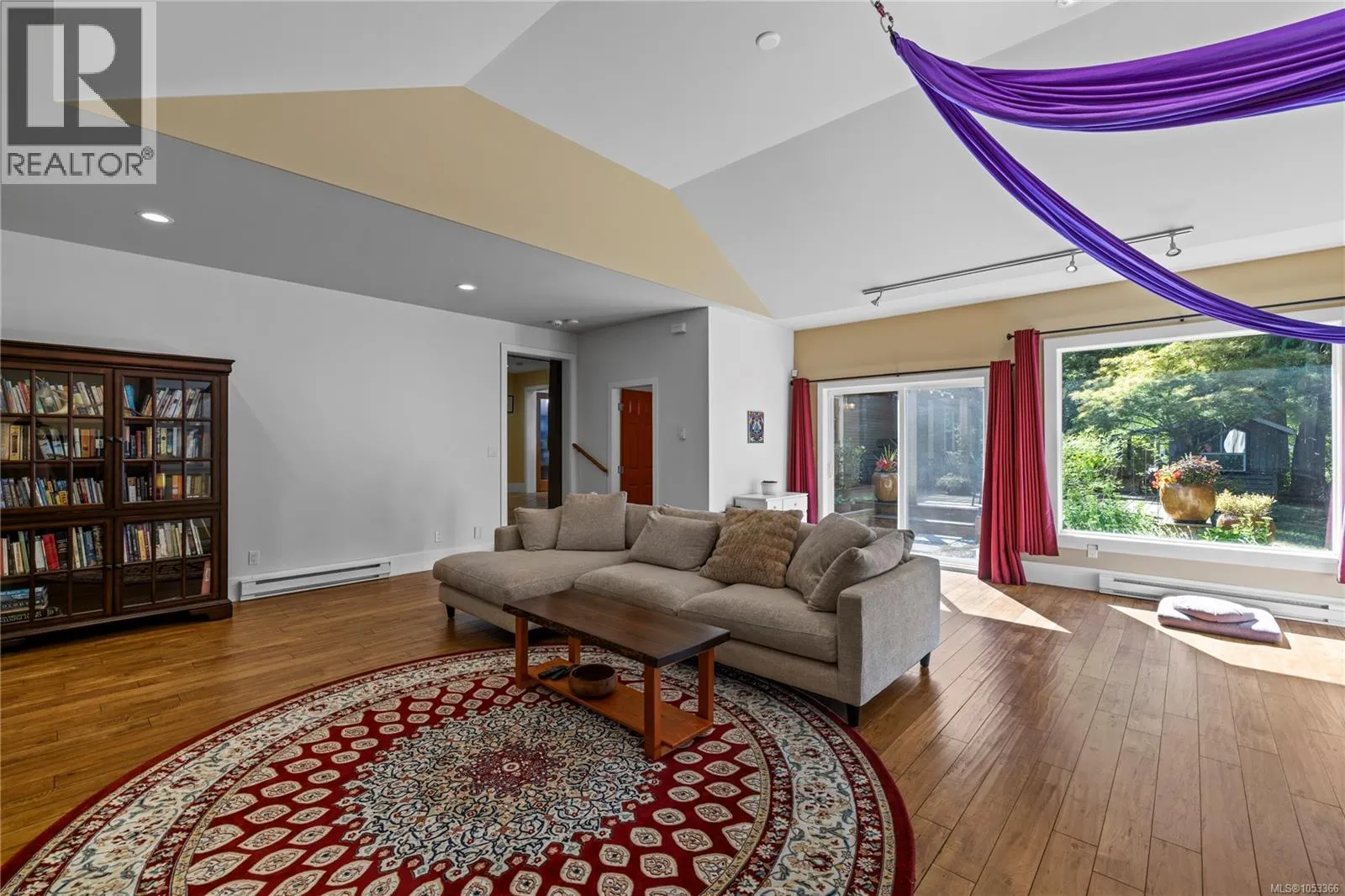 825 Fern Rd E
