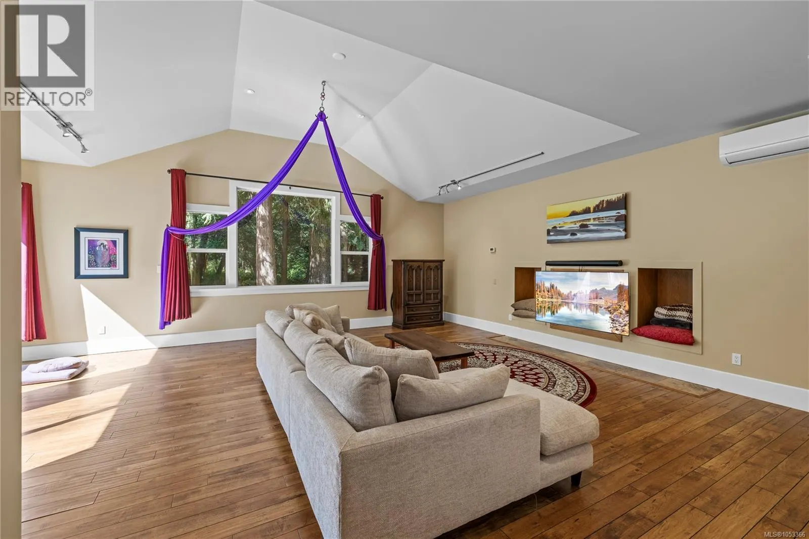 825 Fern Rd E