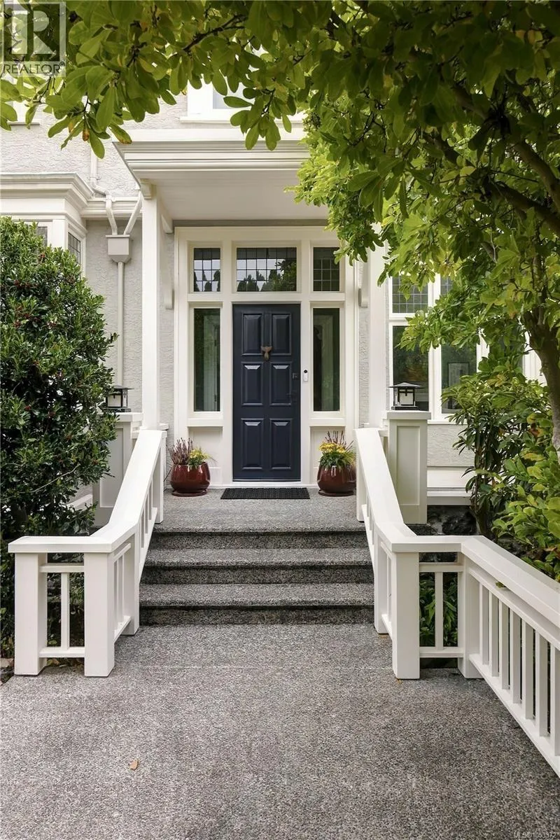 454 Newport Ave