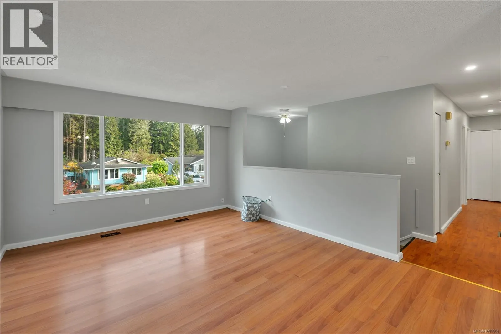 7810 Daphne Ave