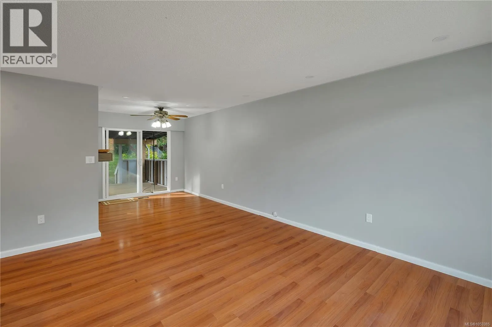 7810 Daphne Ave