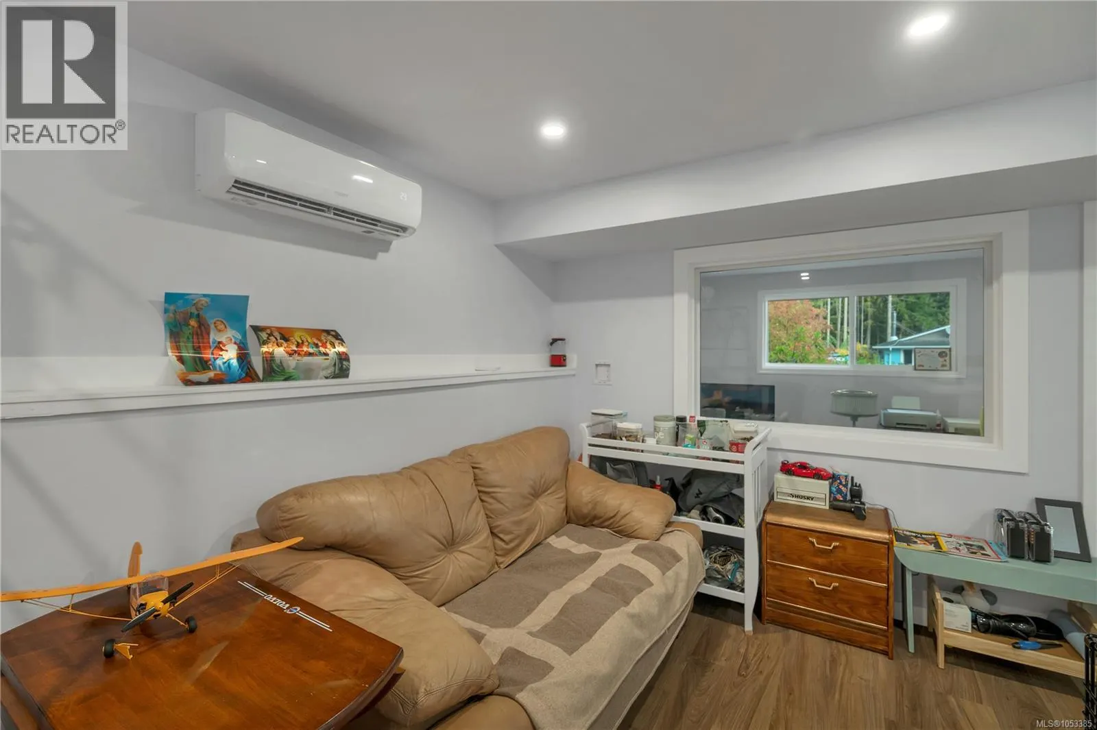 7810 Daphne Ave