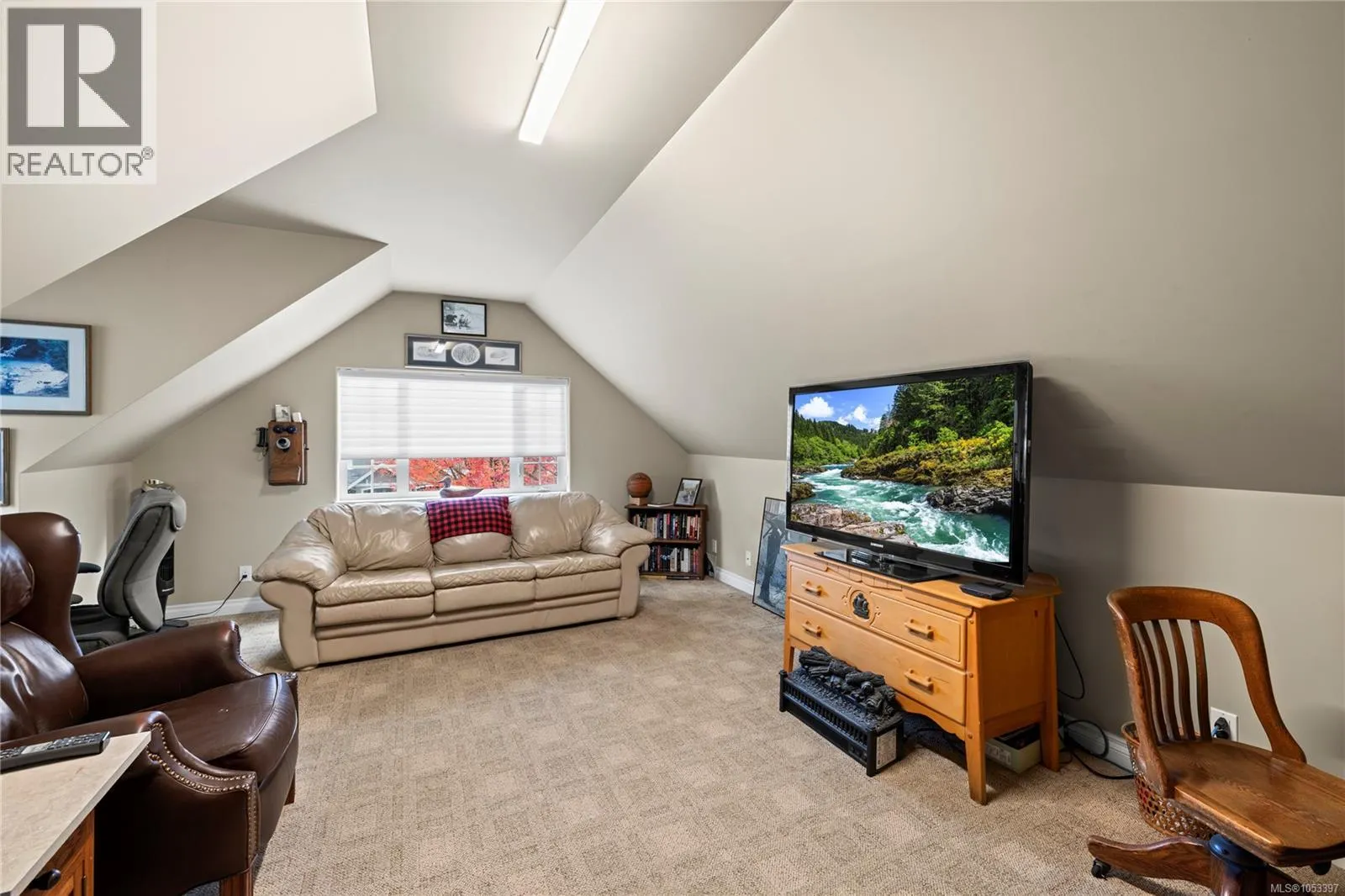 658 Meadow Dr