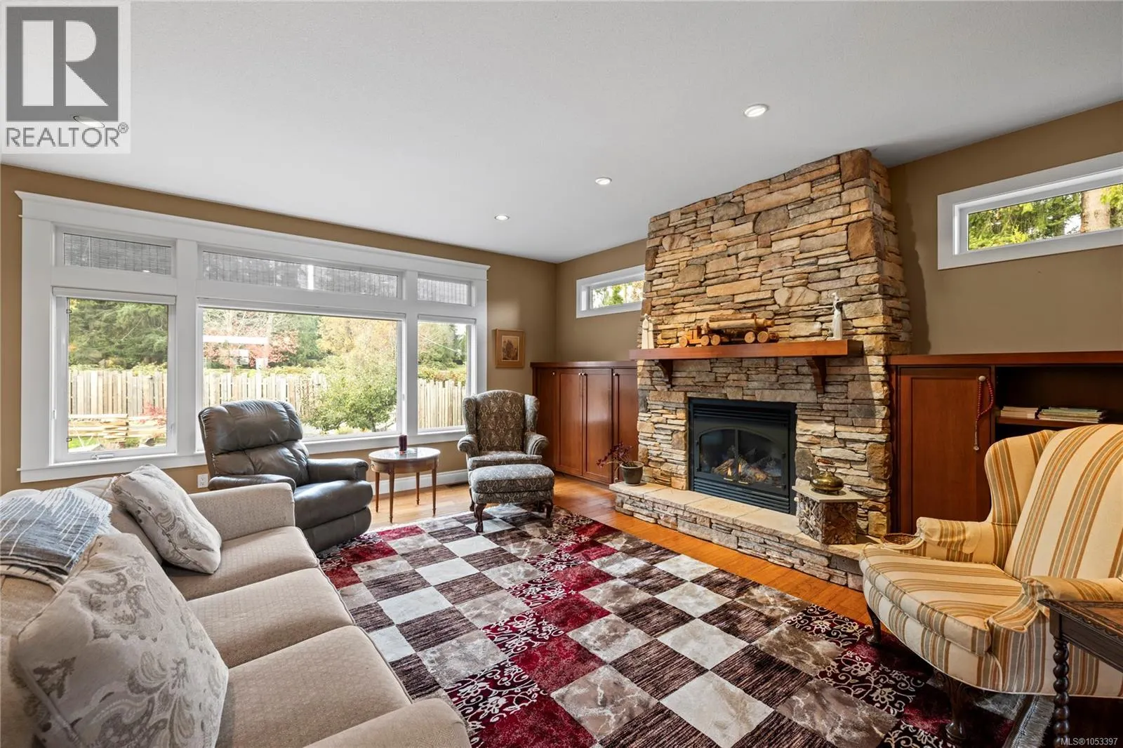 658 Meadow Dr