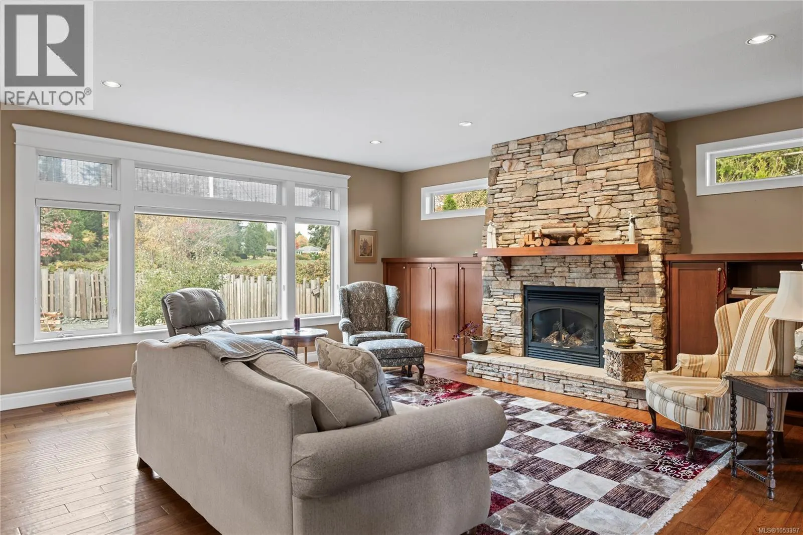 658 Meadow Dr