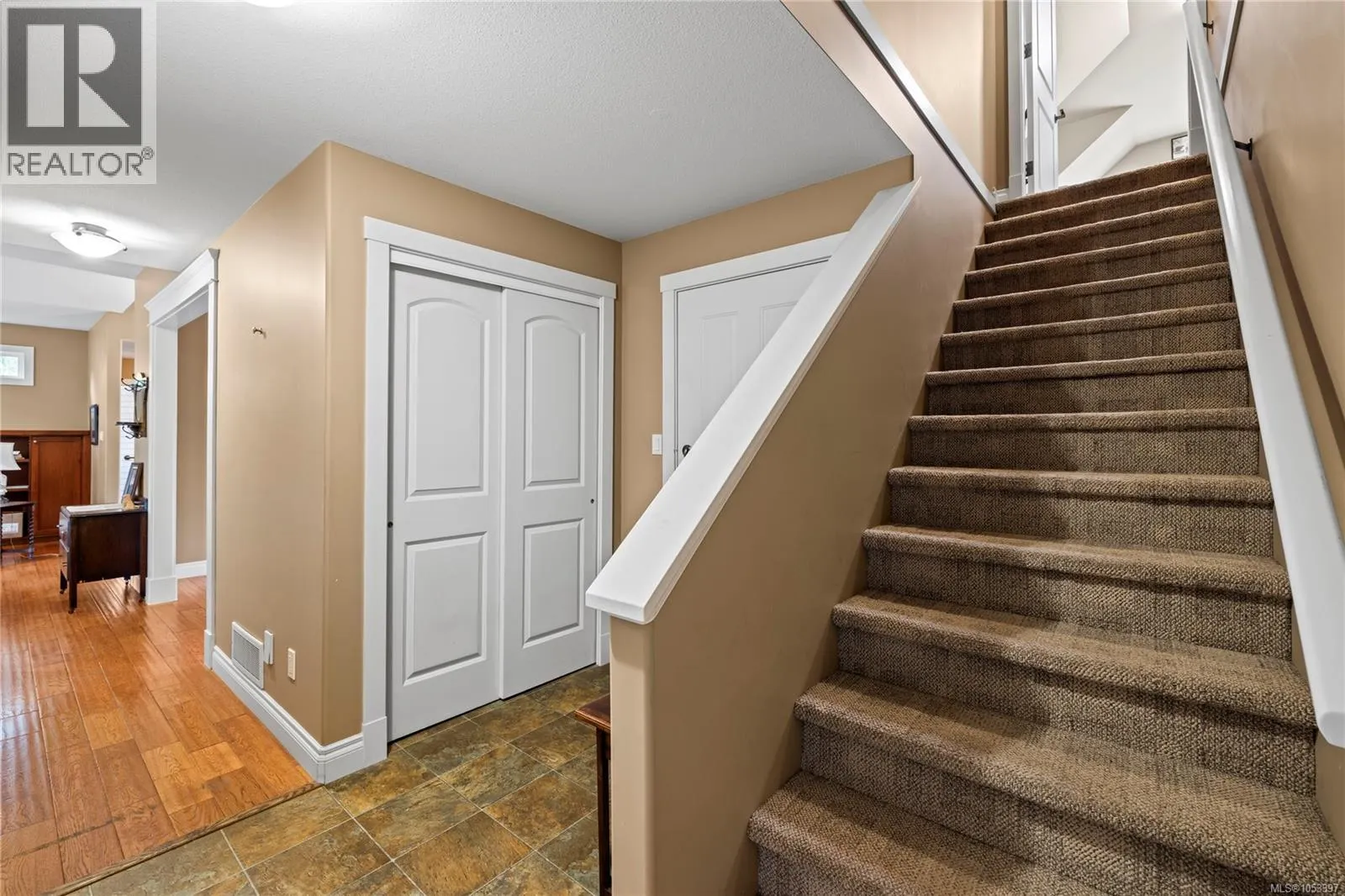658 Meadow Dr