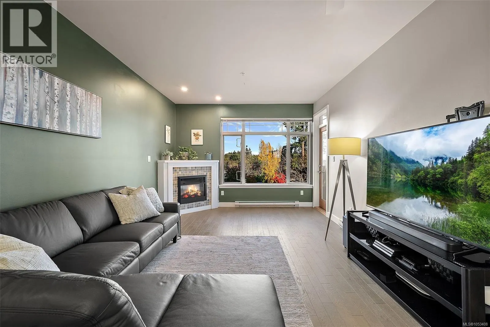 308E 1115 Craigflower Rd