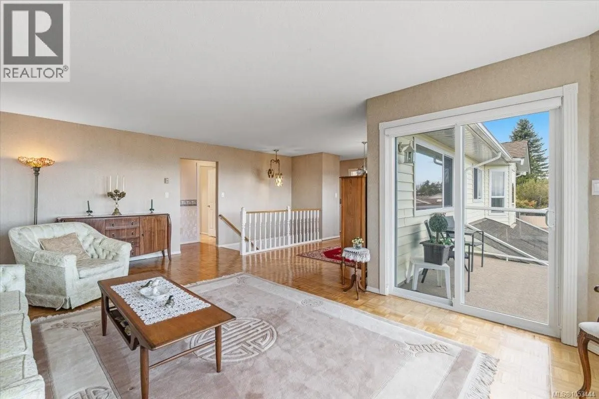 6087 Icarus Dr