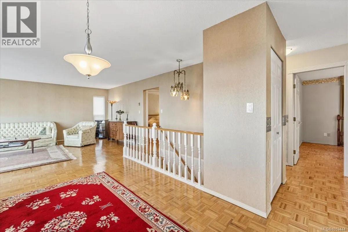 6087 Icarus Dr
