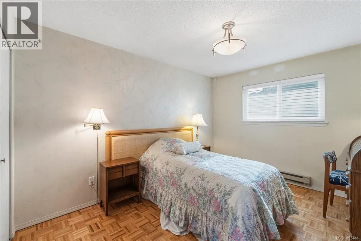 6087 Icarus Dr