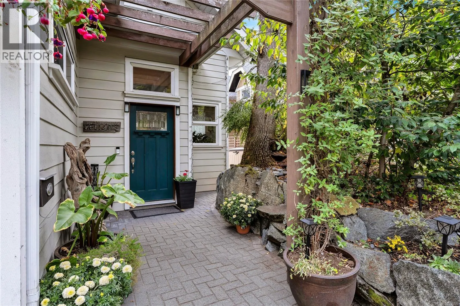 4151 Quadra St