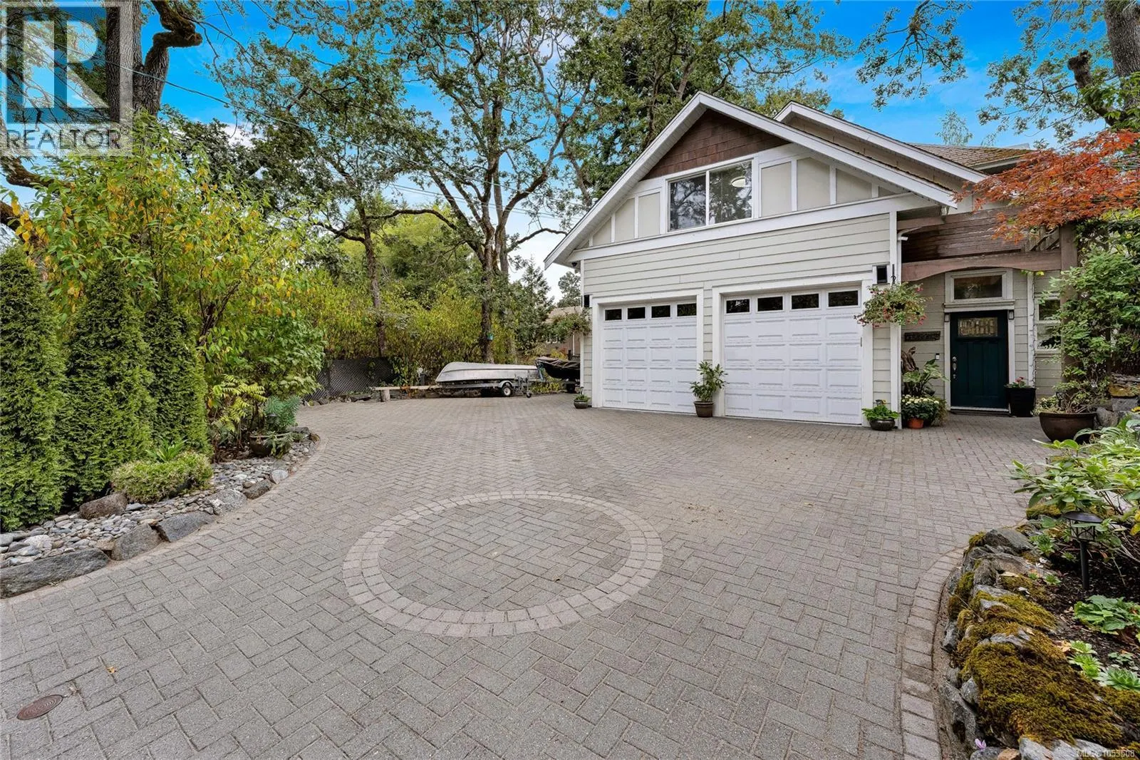 4151 Quadra St