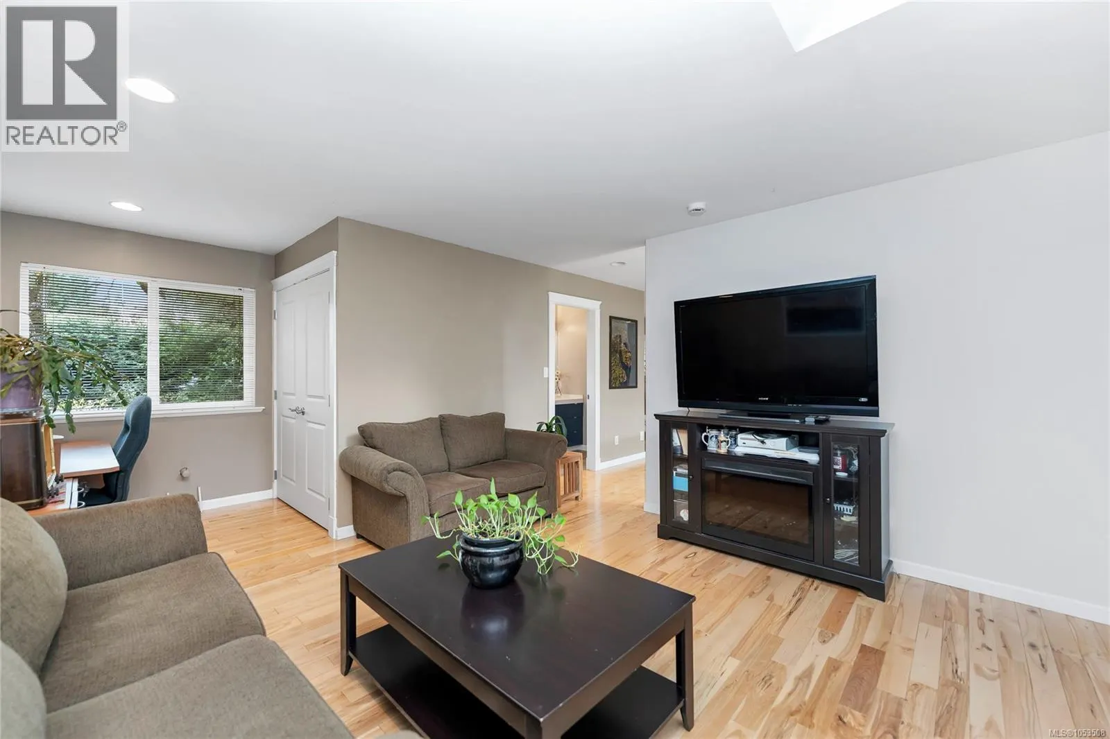4151 Quadra St