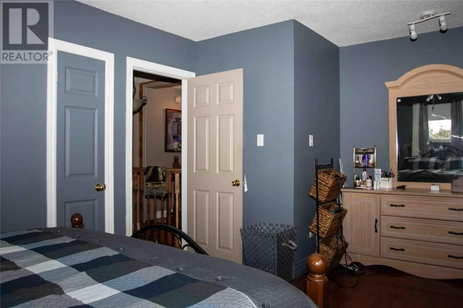 253 John Cabot Drive