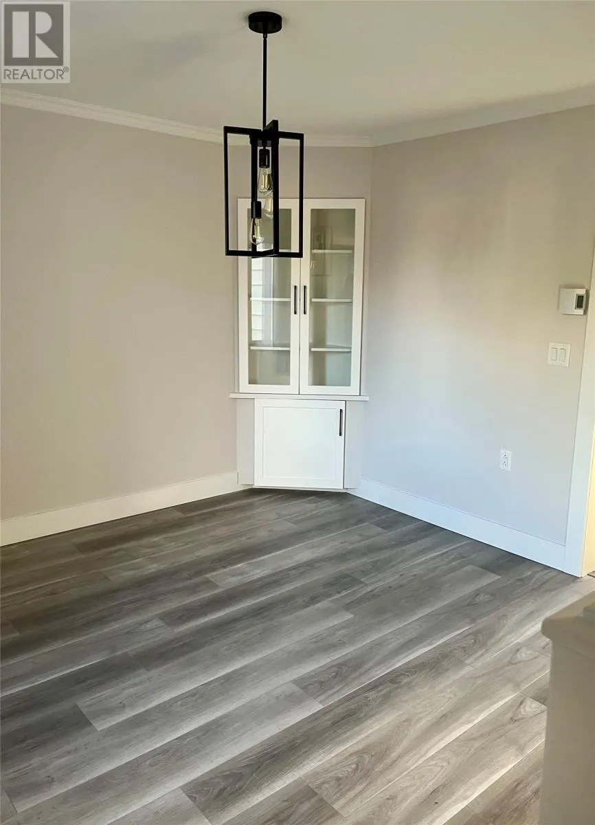 10 Pine Avenue Unit#5, #5