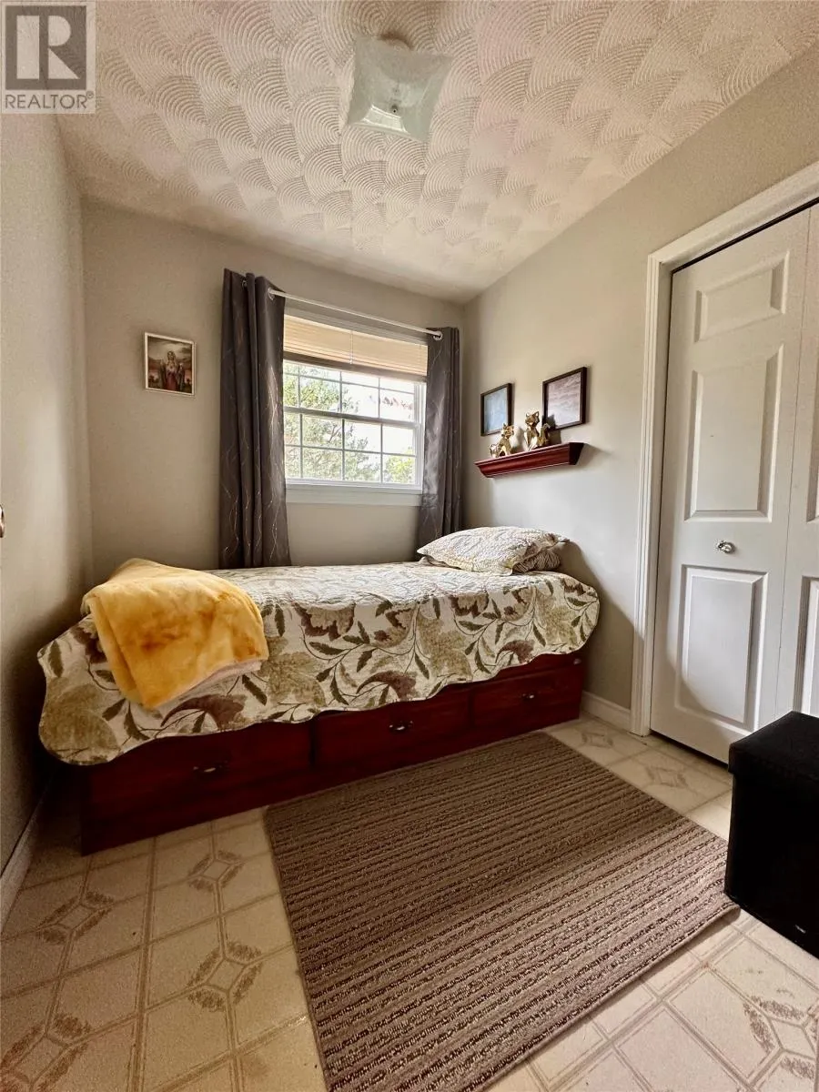 28-32 Holletts Road