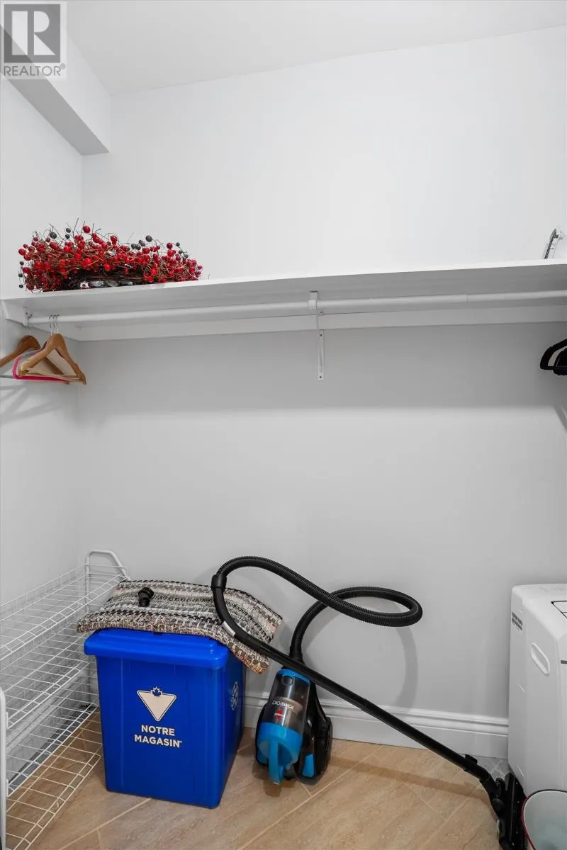 1 ROOSEVELT Avenue Unit#302, #302