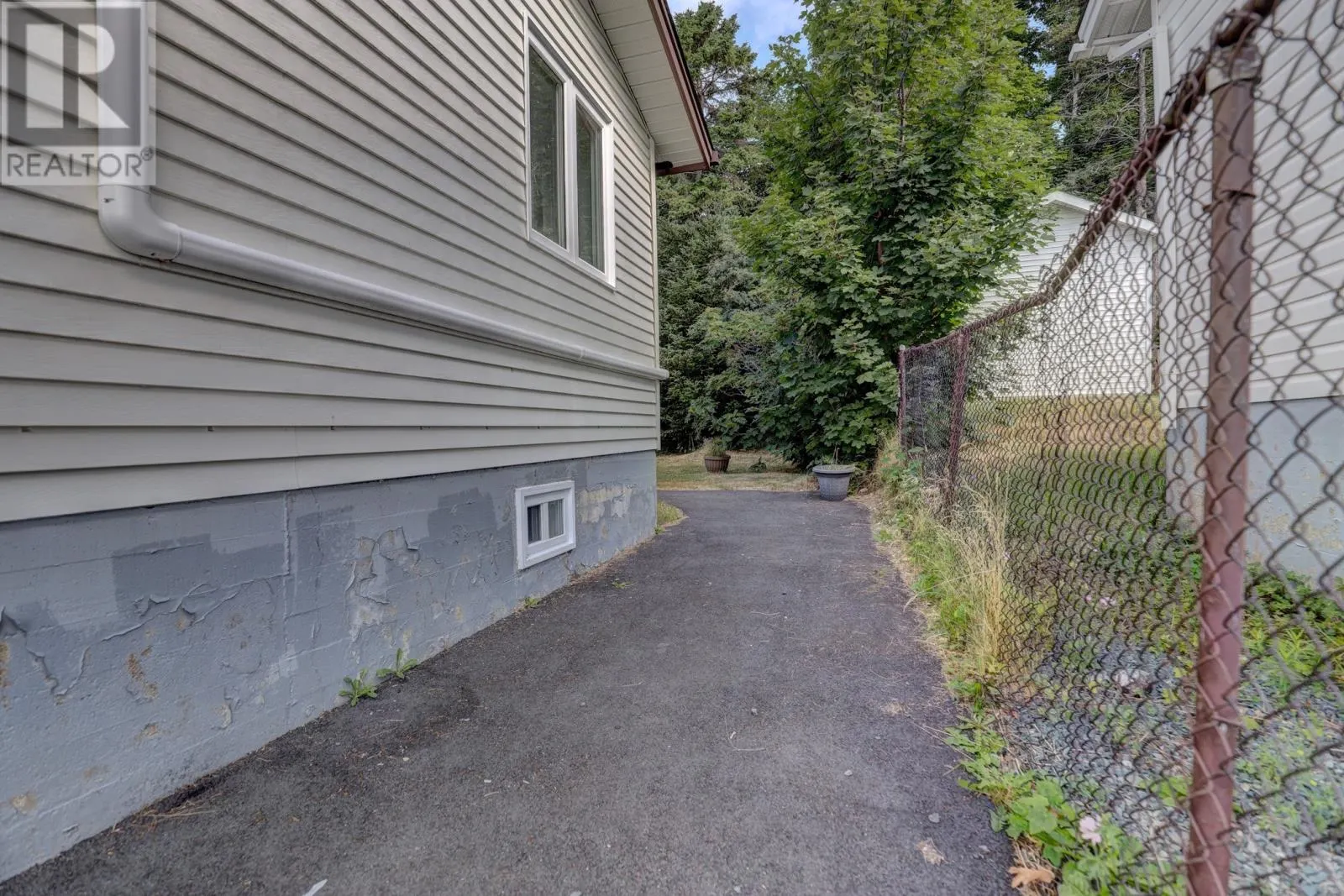 64 Della Drive