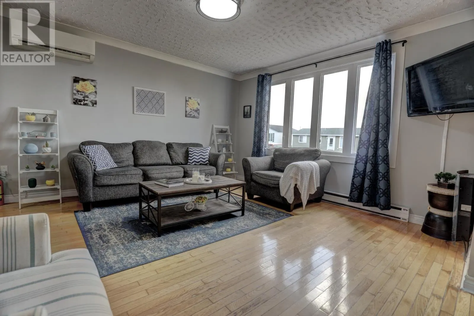 64 Della Drive