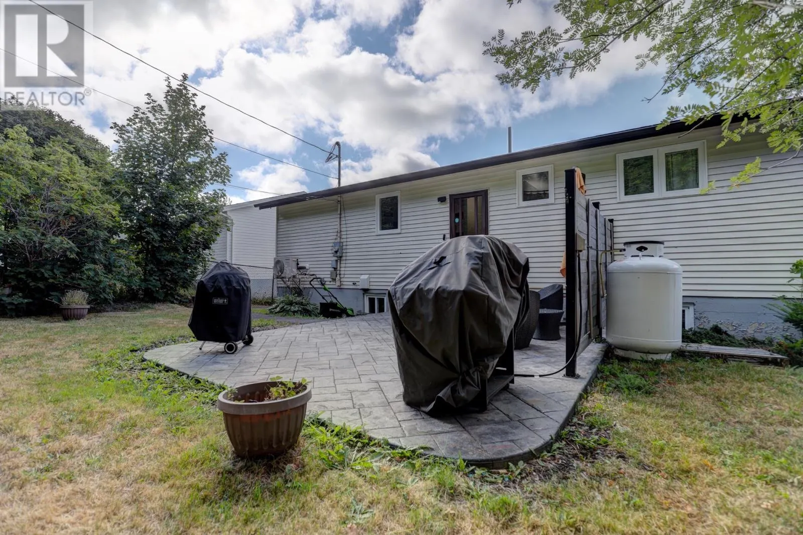 64 Della Drive