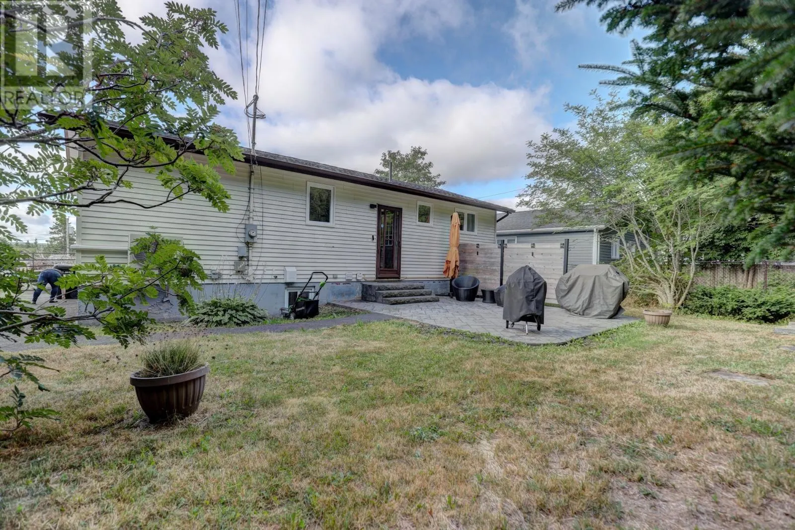 64 Della Drive