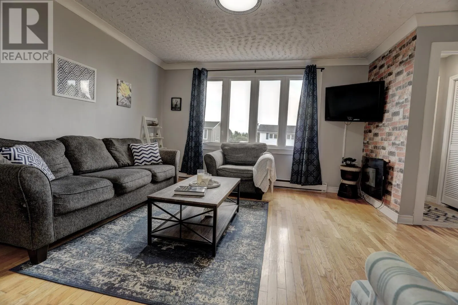 64 Della Drive