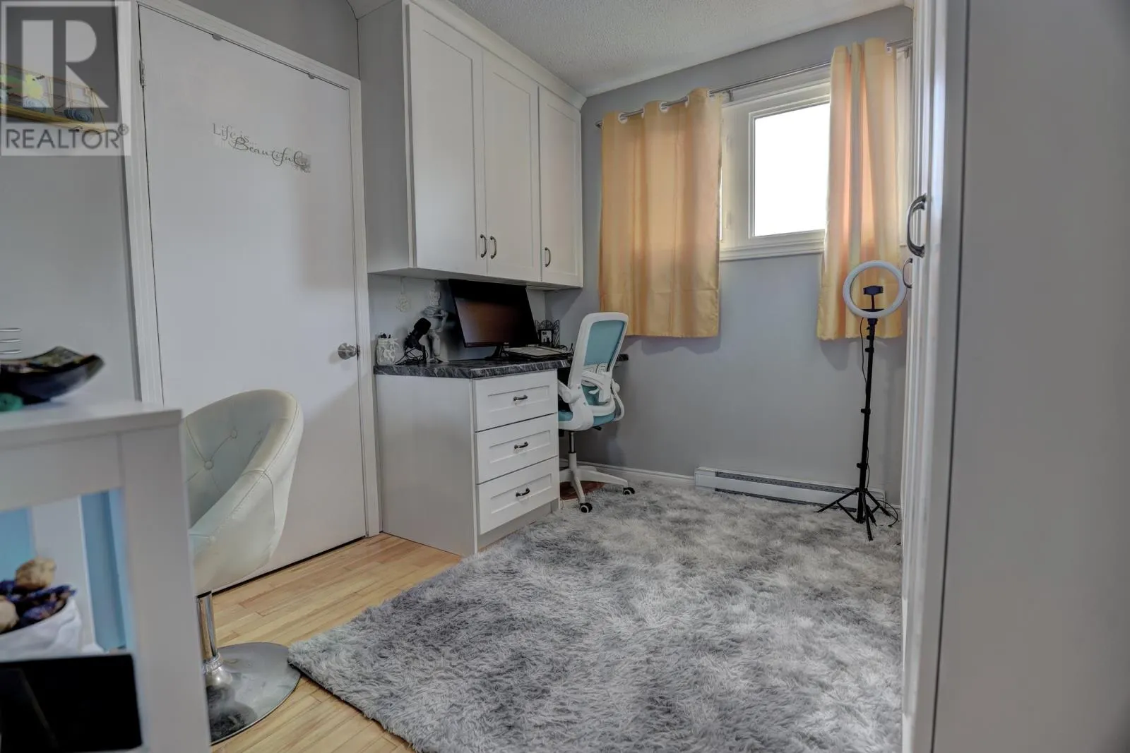64 Della Drive