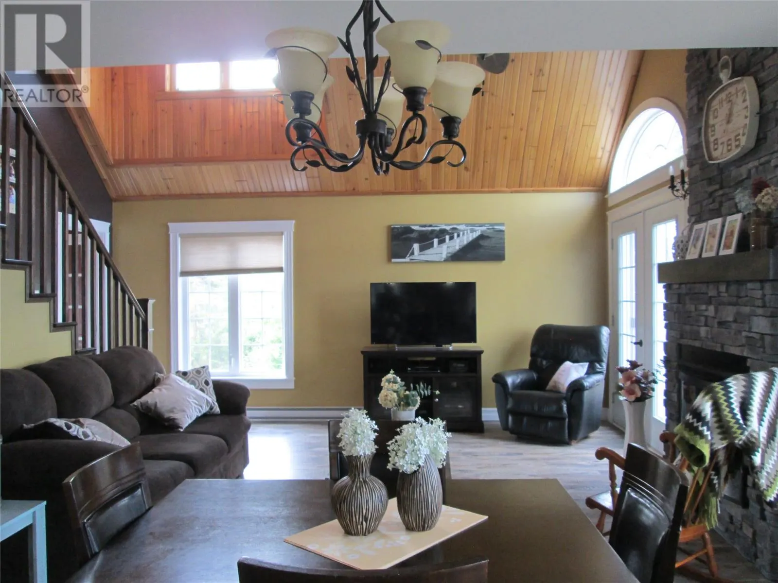 4 Riverbank Road