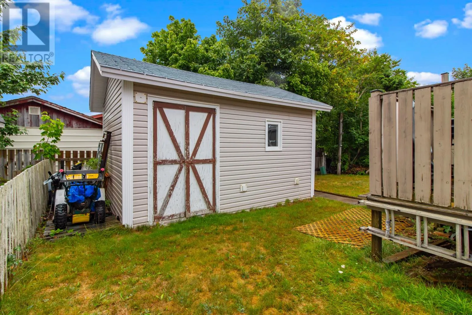 8 Moores Drive