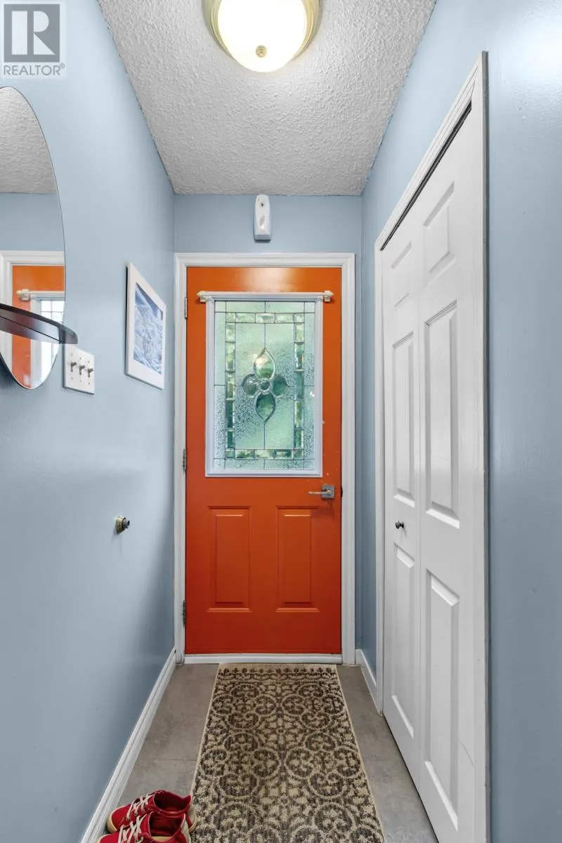 8 Moores Drive